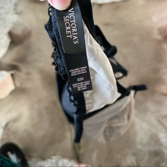 Victoria's Secret Unlined Demi Push Up Bra - Picture 3 of 4